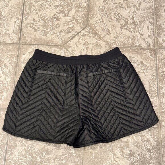 ATHLETA Womens NWOT Apres Quilted DOWN Ski Hiking Shorts Zip Pockets 8 Black $89 - Picture 6 of 8